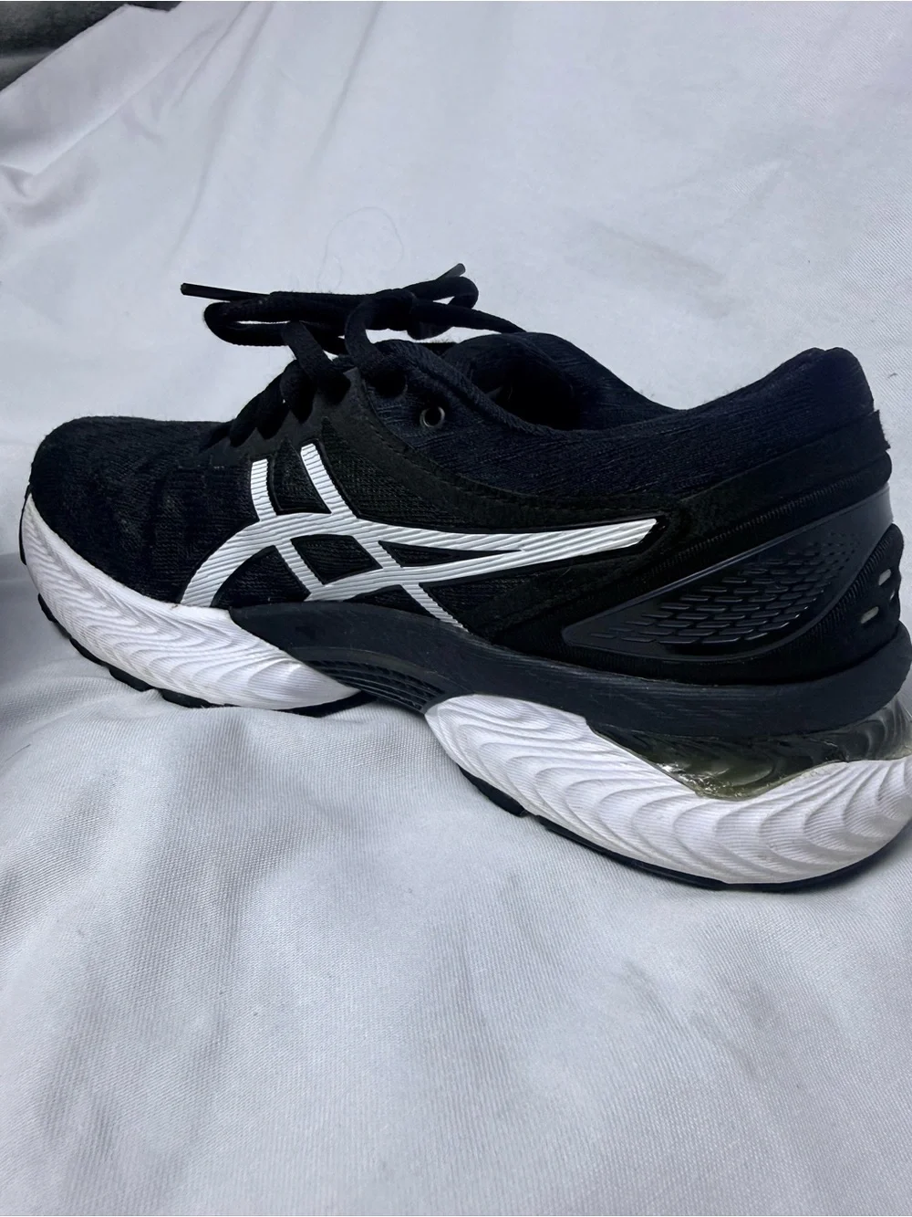 ASICS Women’s Gel Nimbus 22 Black Running Shoes